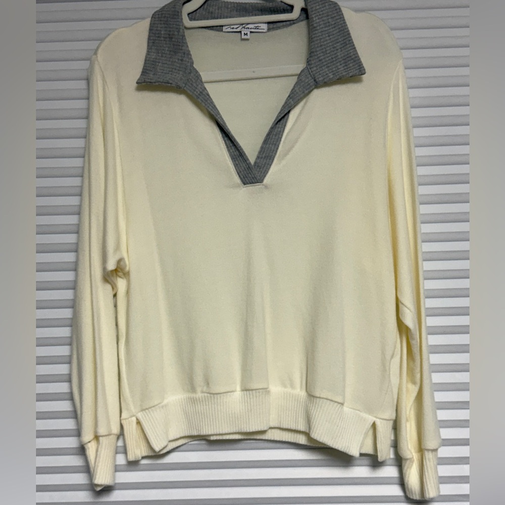 Red Haute Cream V-Neck Sweater with Gray Collar